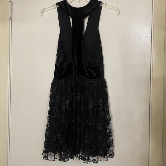 A.L.C. Black floral lace pleated sleeveless top size US small 2 - Picture 4 of 6